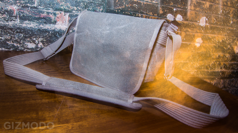 Illustration for article titled The Best Bag to Carry Your Mirrorless Camera